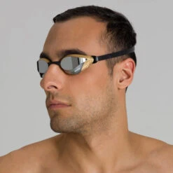 Arena - Cobra Core Swipe Mirror Goggle - Silver/Gold 5 Arena - Cobra Core Swipe Mirror Goggle - Silver/Gold -Swim and Beyond arena cobra core swipe mirror goggle silver gold 3