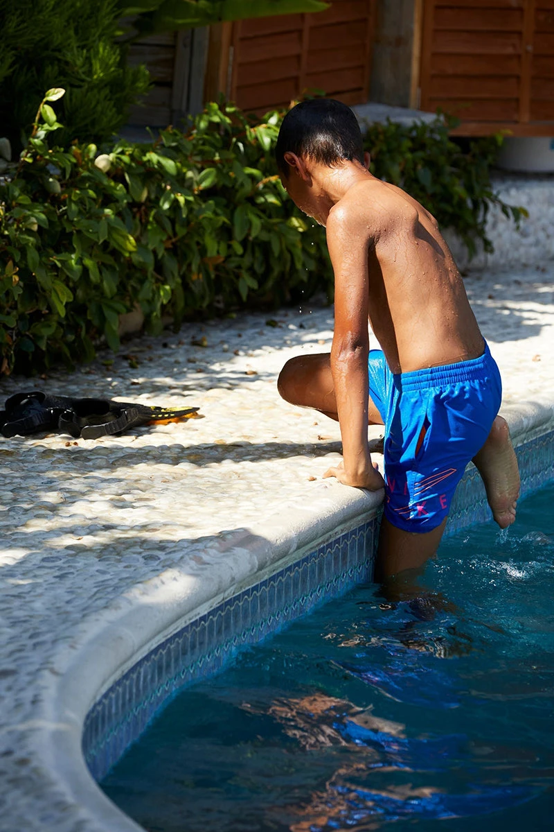 Nike - Boy's Split Logo Lap 4" Volley Short (Photo Blue) 6 Nike - Boy's Split Logo Lap 4" Volley Short (Photo Blue) - Image 6