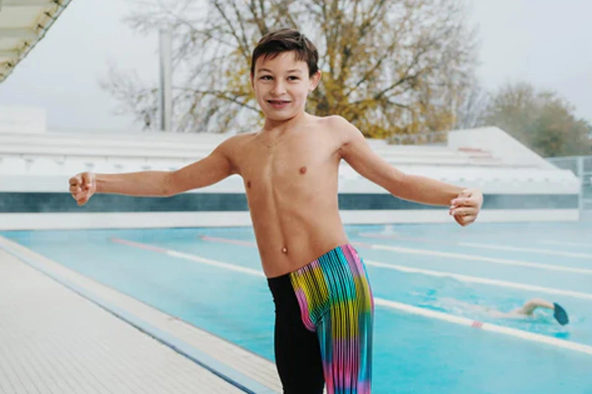 Speedo - Boys Hyperchromatic Allover Digital Jammer - Black/Red 7 Speedo - Boys Hyperchromatic Allover Digital Jammer - Black/Red - Image 7